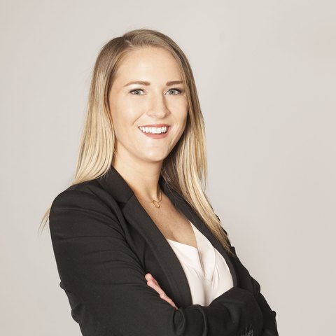 Headshot of Julia Dennis